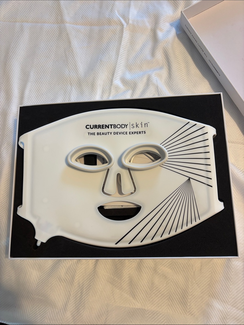 CurrentBody Skin Red LED Face Mask White - Picture 6 of 6